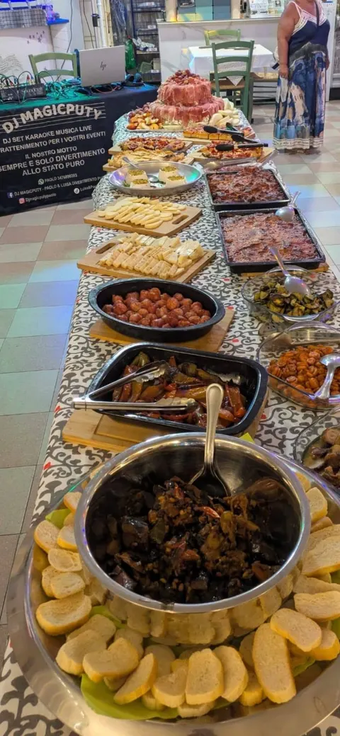 La tavolata del buffet del sabato
